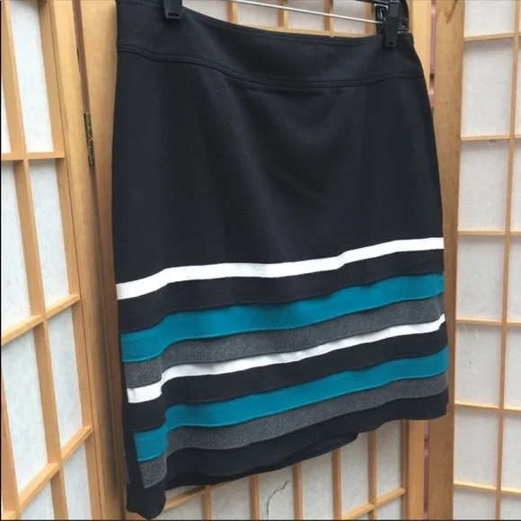 WHBM Layered Skirt SZ 6 - Picture 4 of 8